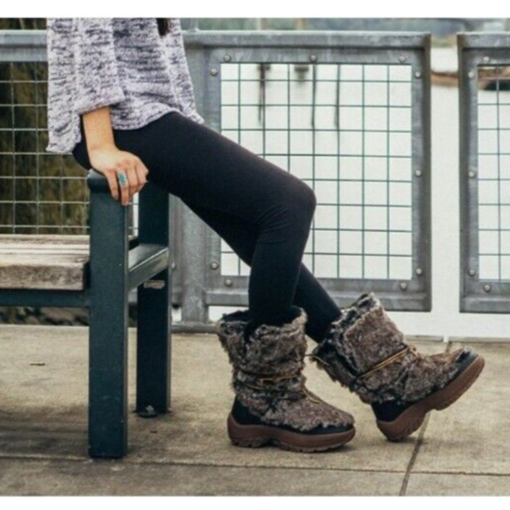 Ulu Women's Fur-Lined Winter Boots in Brown and Gray